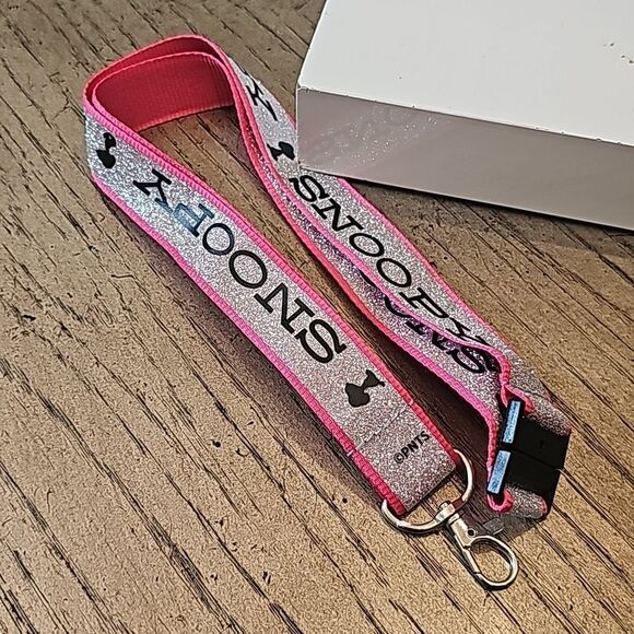 Snoopy keychain card necklace NWOT - Picture 5 of 5